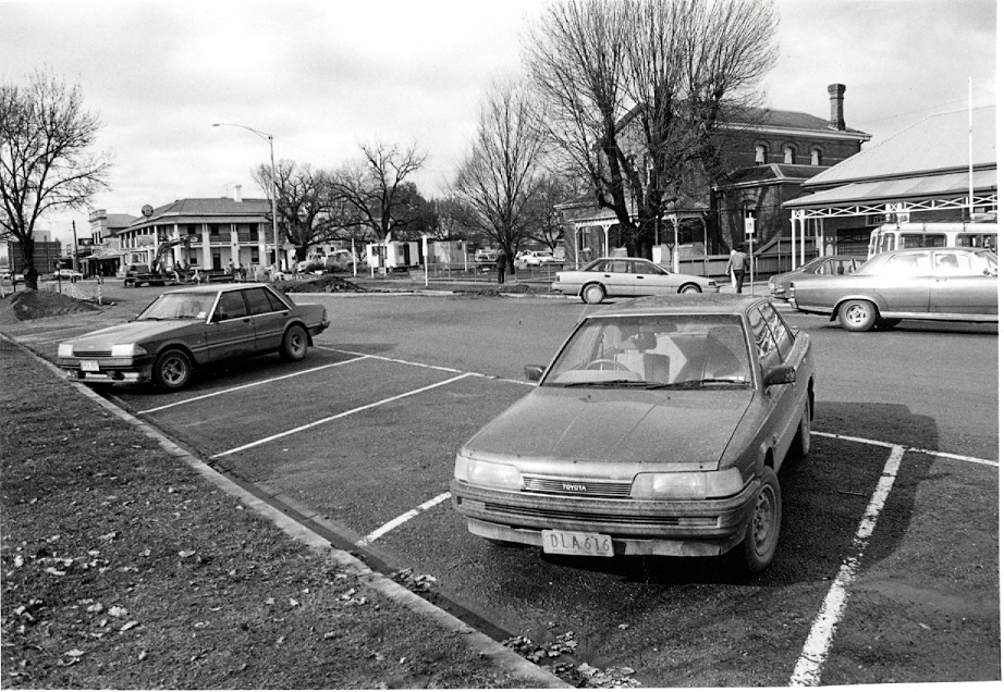 High Street Mansfield HotelCourt HousePost Office. High Country